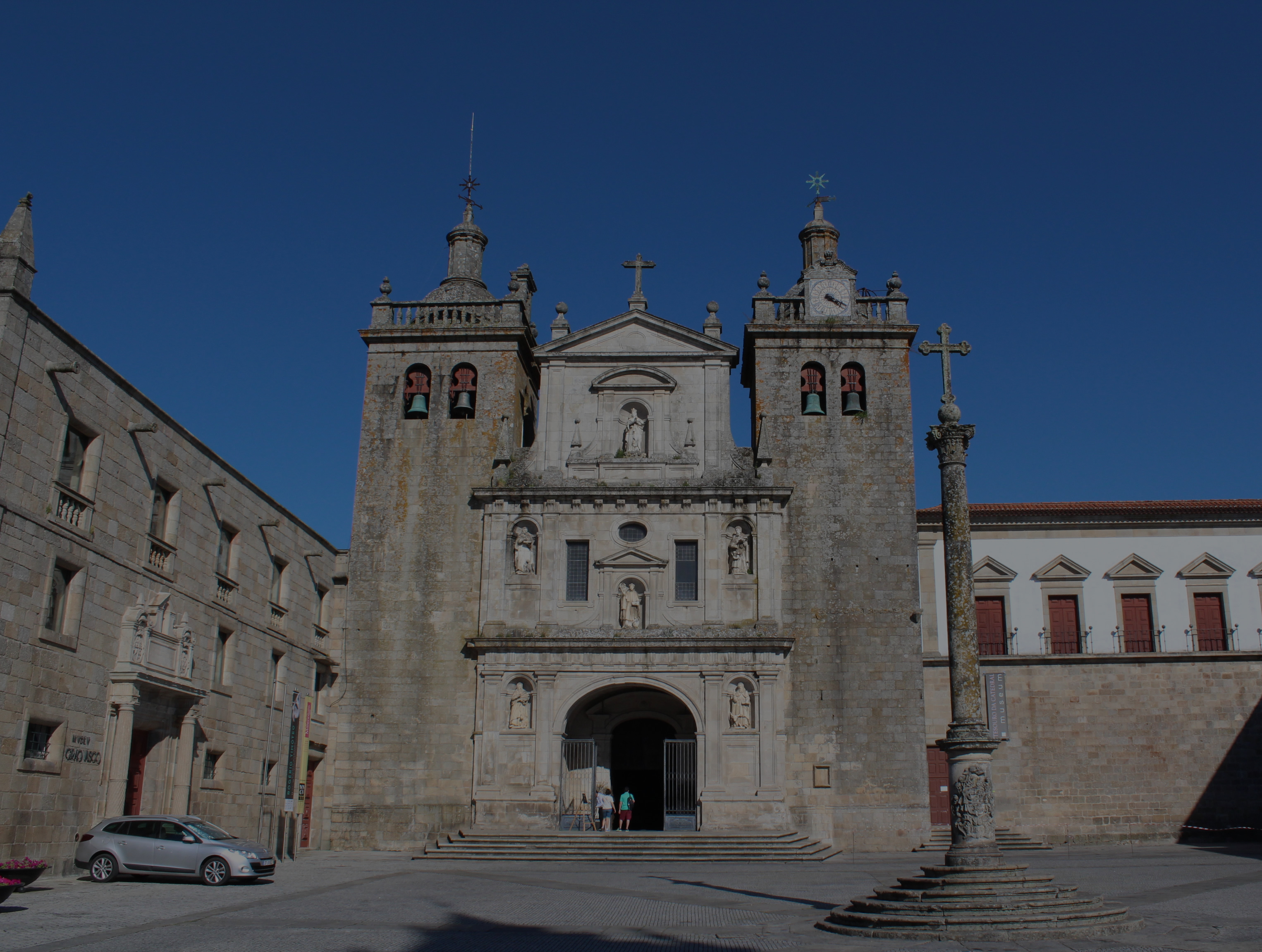 D. Ilídio, na Missa do Galo: "Ele desafia-nos a ir a todas as periferias onde as diversas trevas não deixam brilhar a Luz"