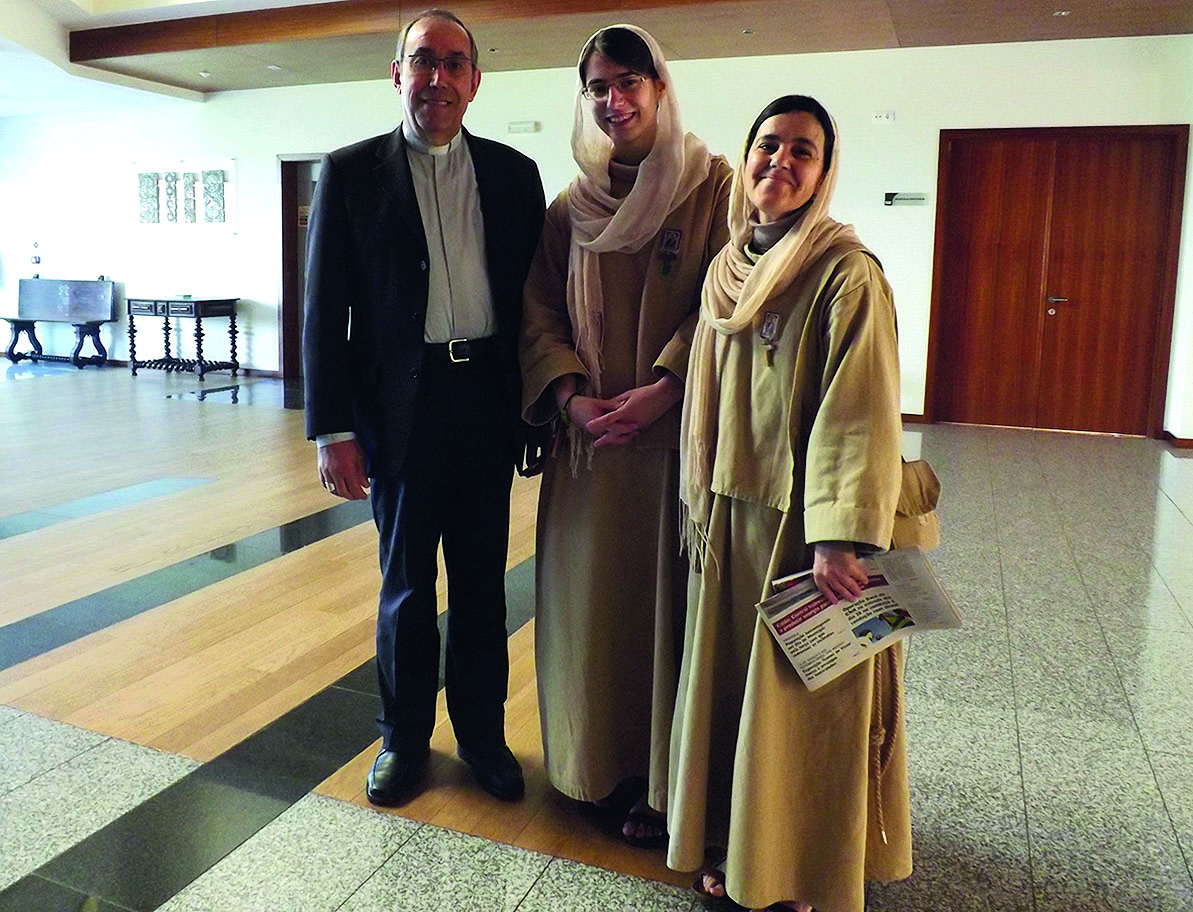 Religiosas da comunidade Pequenas Freiras Pobres de Jesus e Maria na Casa Episcopal