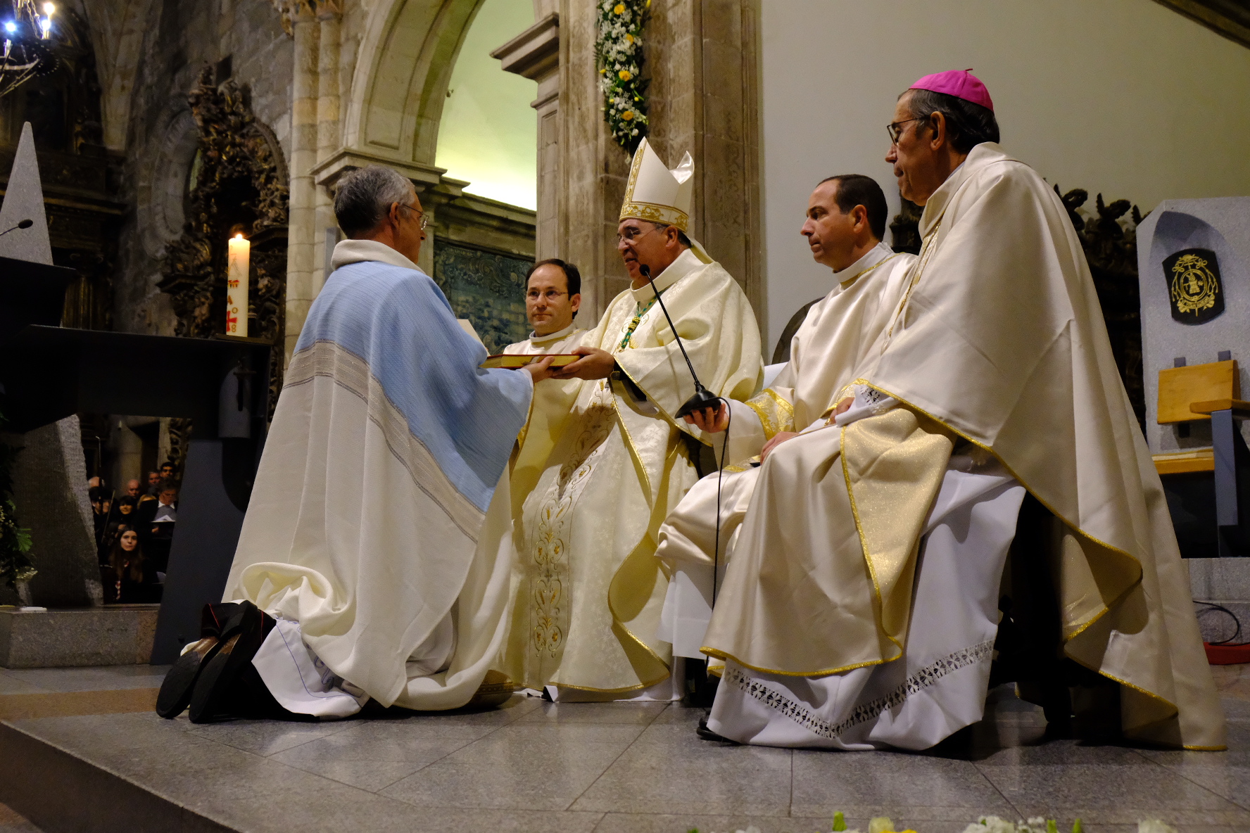 "Deixa-te conduzir por Cristo o Bom Pastor que te chama” - D. António Luciano para D. Armando Esteves