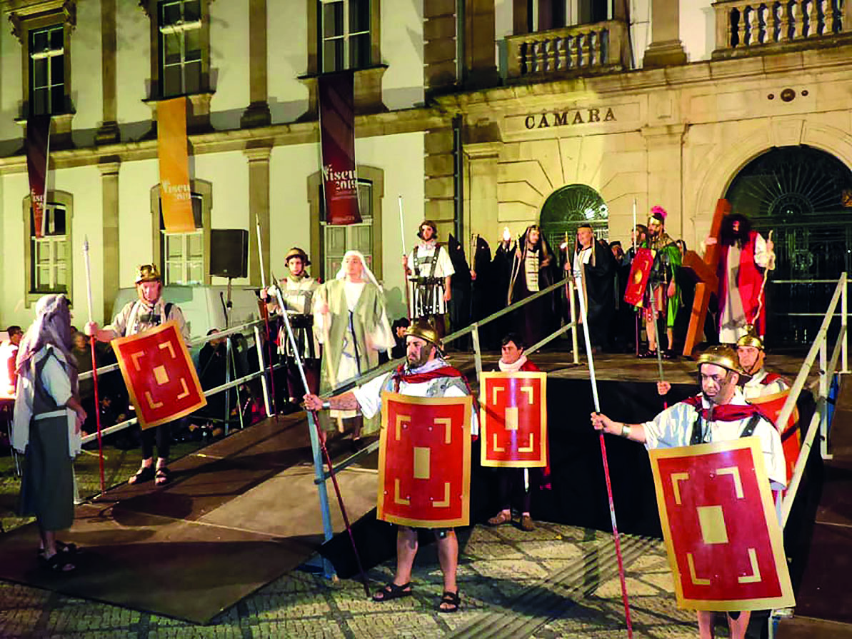 Cursilhistas e "Ondas do Campo" trazem Via-Sacra às ruas de Viseu