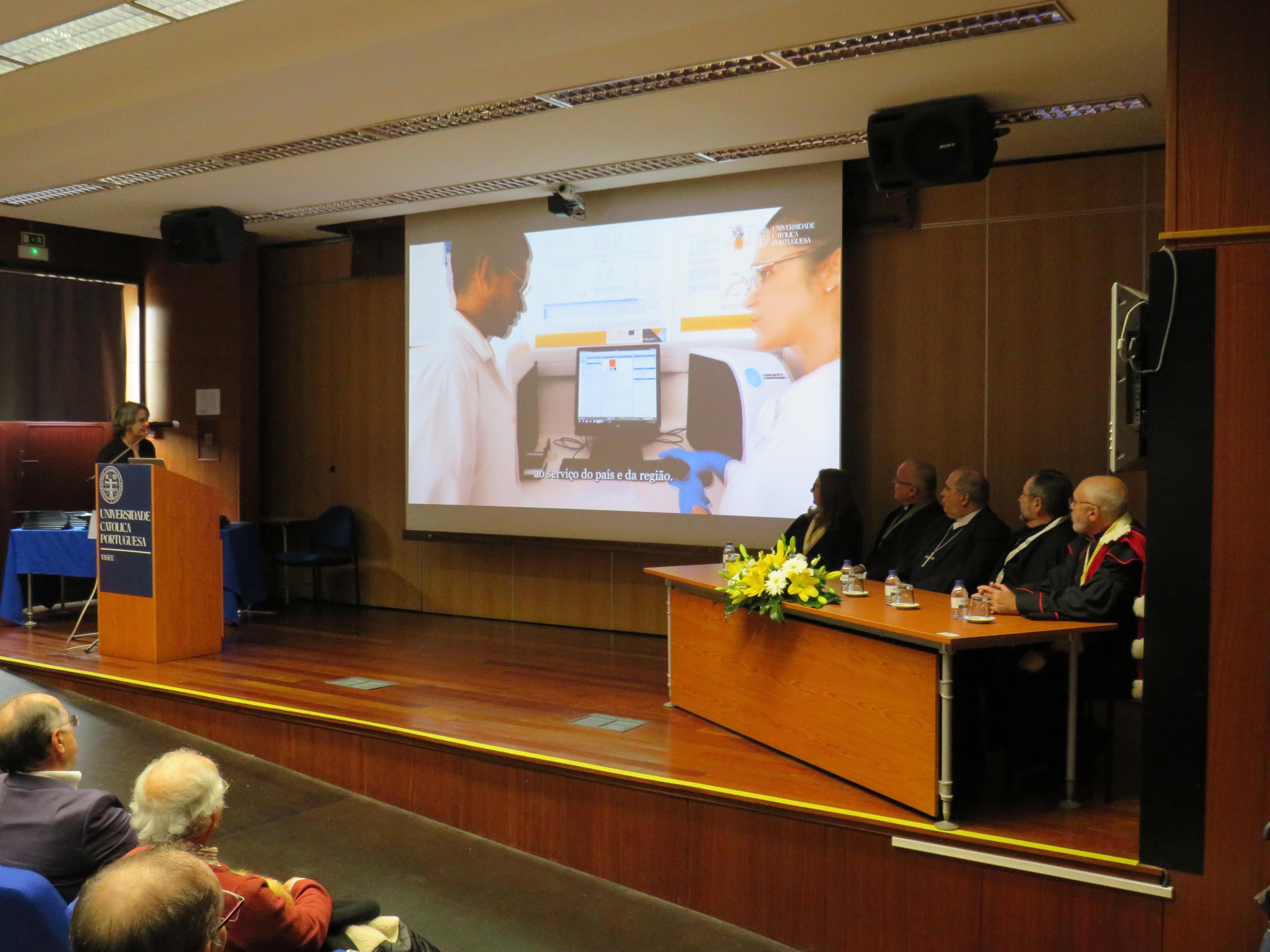 Licenciados e mestres receberam a benção do Bispo de Viseu